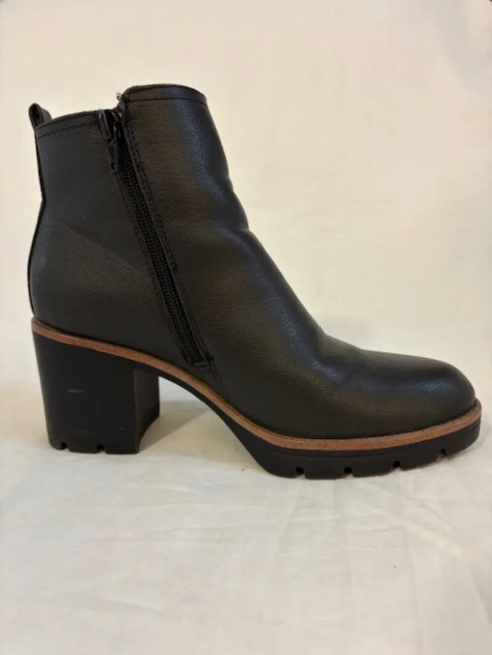 Naturalizer Madalynn Gore Block Heel Bootie in Black Women's Size 6.5M